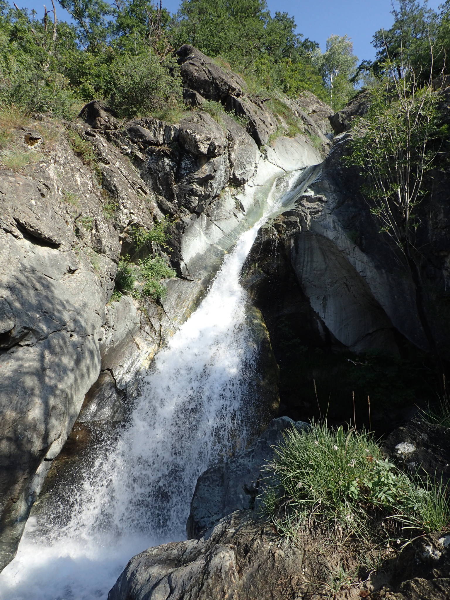 Photo d'une cascade dans le canyon de l'Eychauda dans les Hautes Alpes